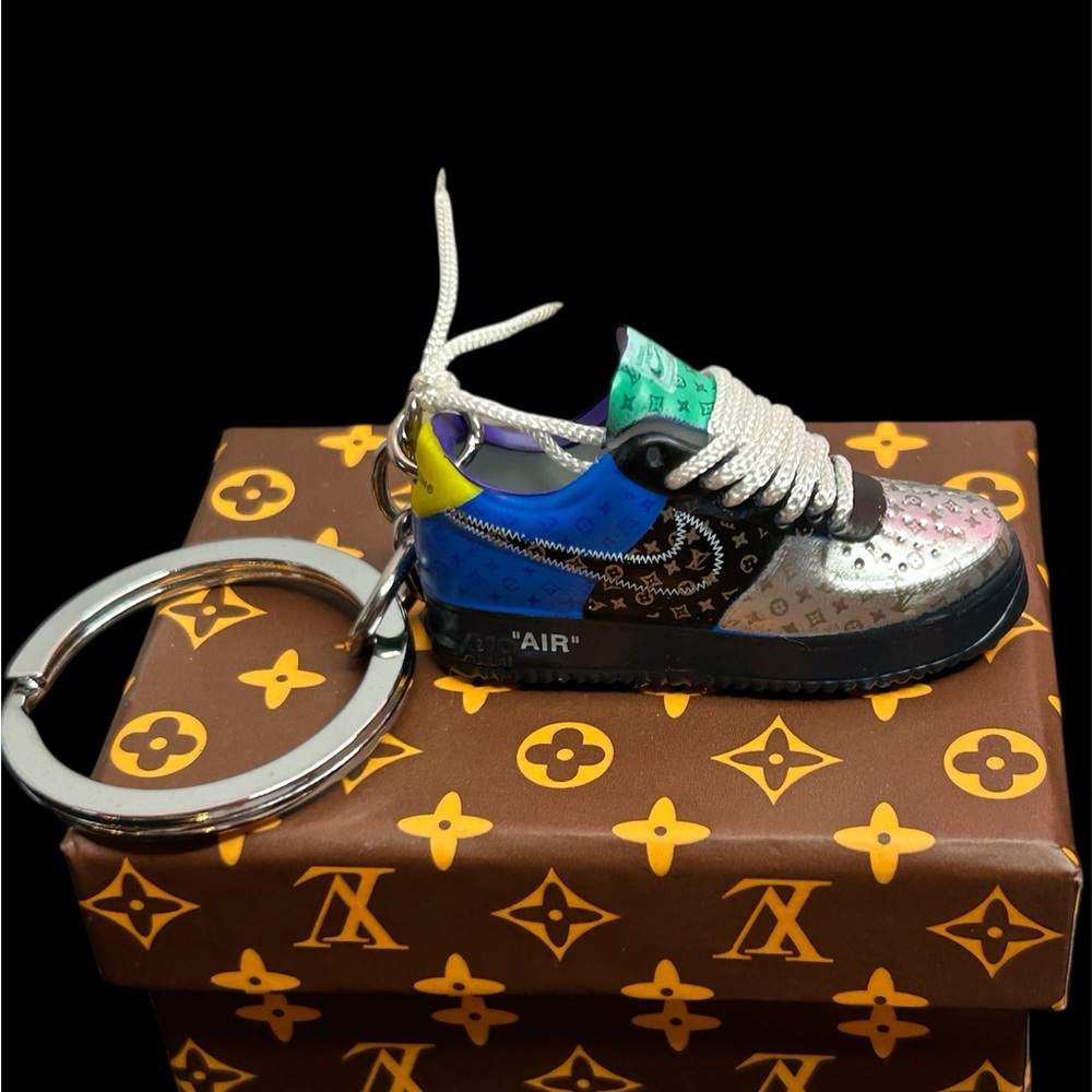 Sneaker Keychain - NIP - Picture 2 of 6